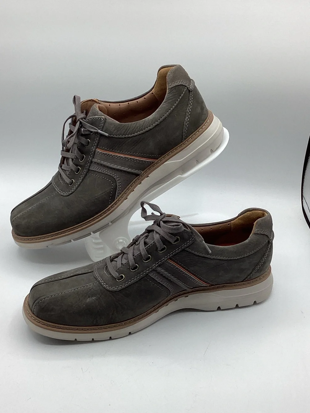 Clarks Men's Un Ramble Go Gray Suede Lace-Up Sneakers